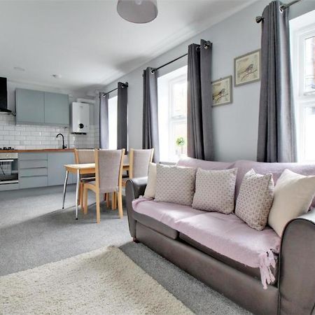 Nelson By The Docks Serviced Apartments By Roomsbooked Gloucester Exterior foto