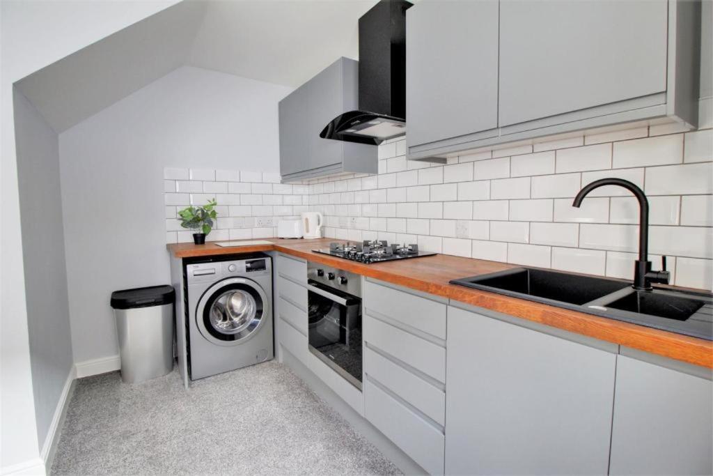 Nelson By The Docks Serviced Apartments By Roomsbooked Gloucester Exterior foto